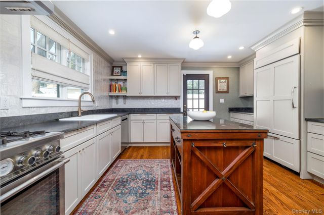 7 Yorkshire Road, Rockville Centre, NY 11570
