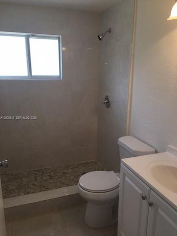 805 NE 138th St, North Miami, FL 33161