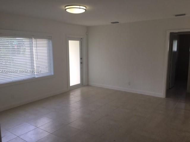 805 NE 138th St, North Miami, FL 33161