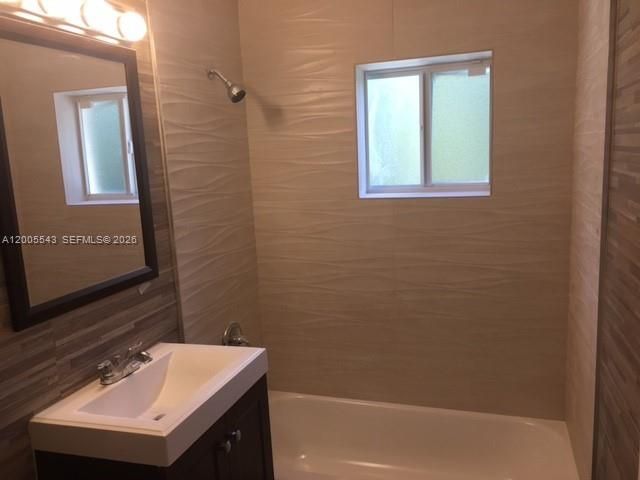 805 NE 138th St, North Miami, FL 33161