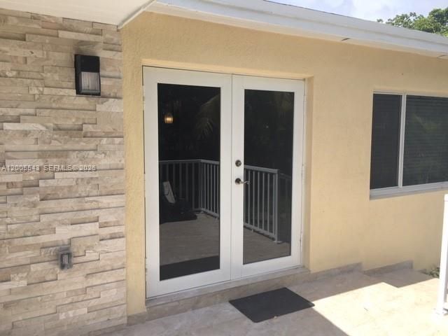 805 NE 138th St, North Miami, FL 33161