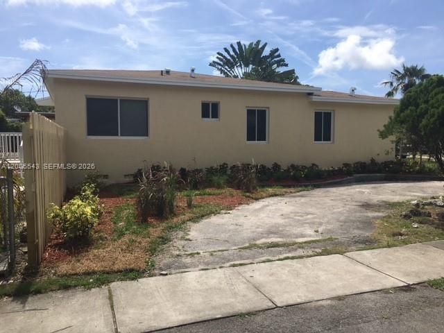805 NE 138th St, North Miami, FL 33161