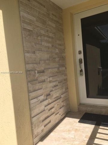 805 NE 138th St, North Miami, FL 33161