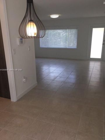 805 NE 138th St, North Miami, FL 33161