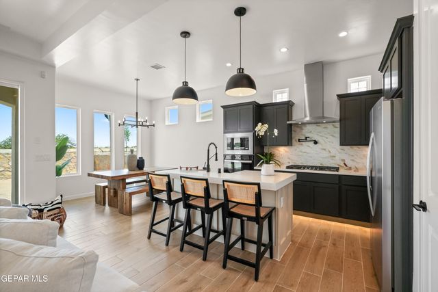 532 Paseo Simple Place, Horizon City, TX 79928