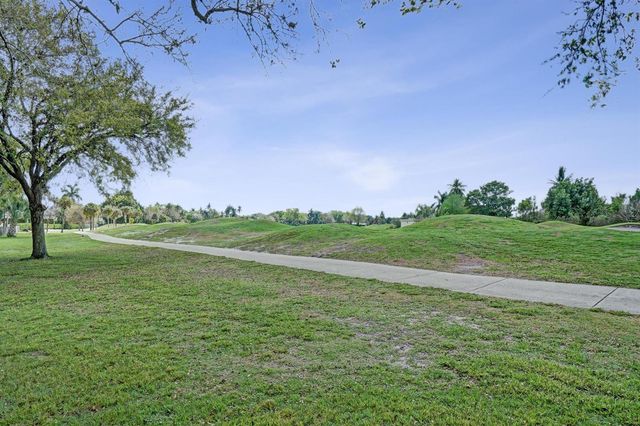 6700 E TROPICAL Way 1, Plantation, FL 33317