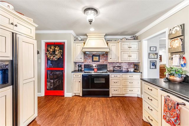 13755 N Lone Star Parkway, Valley Mills, TX 76689