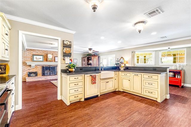 13755 N Lone Star Parkway, Valley Mills, TX 76689