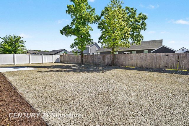8610 Foxtail Trail, Freeland, MI 48623