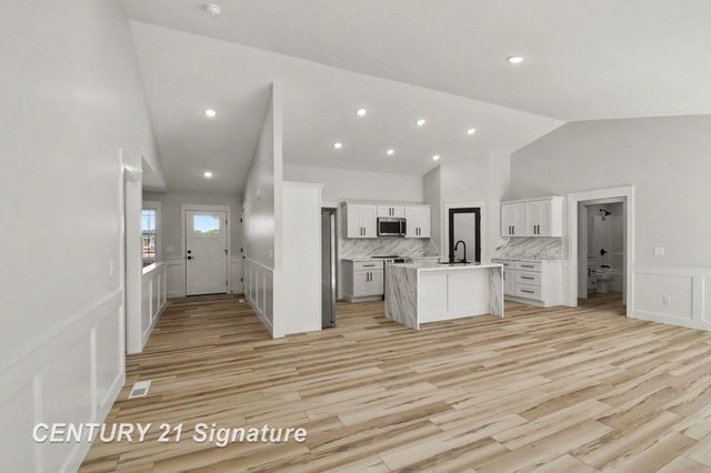 8610 Foxtail Trail, Freeland, MI 48623