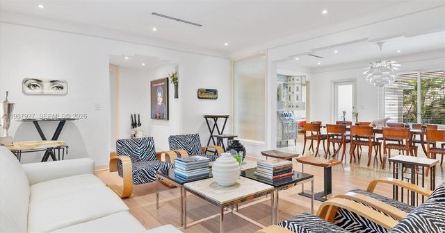 445 Minorca Ave, Coral Gables, FL 33134