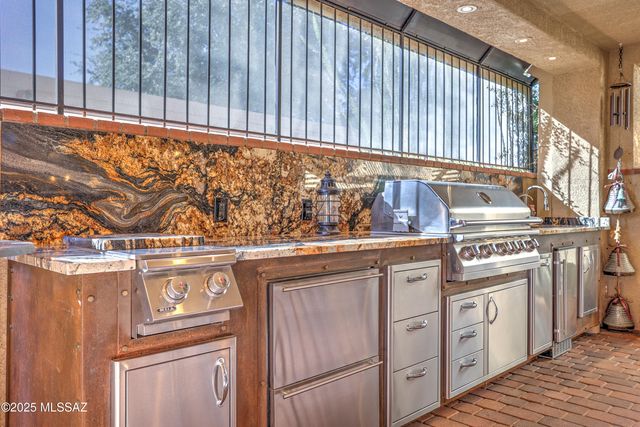 8340 N Lee Trevino Drive, Tucson, AZ 85742