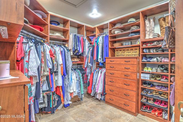 8340 N Lee Trevino Drive, Tucson, AZ 85742