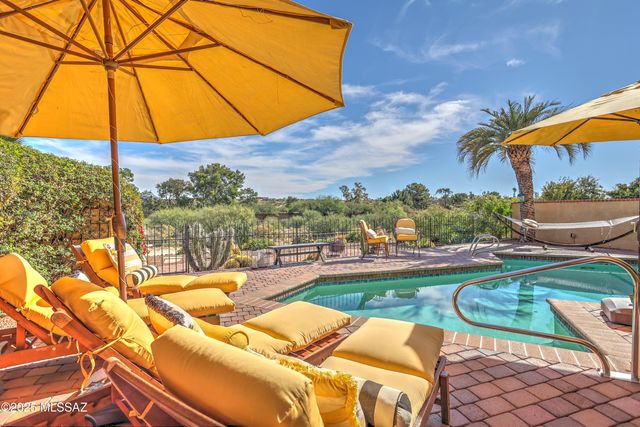 8340 N Lee Trevino Drive, Tucson, AZ 85742