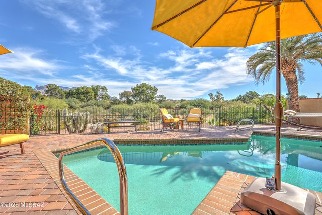 8340 N Lee Trevino Drive, Tucson, AZ 85742