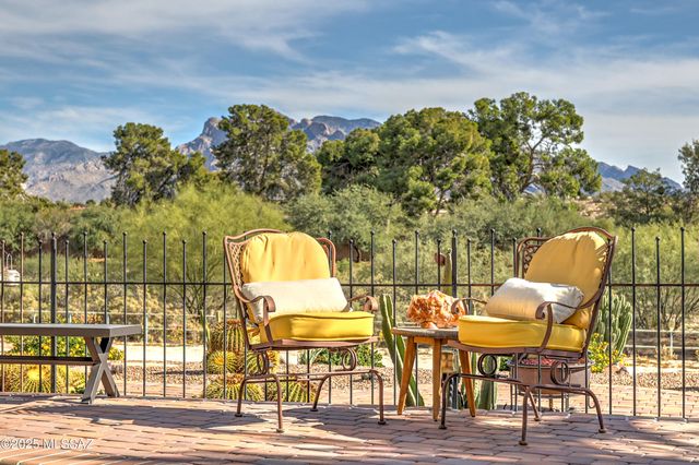 8340 N Lee Trevino Drive, Tucson, AZ 85742