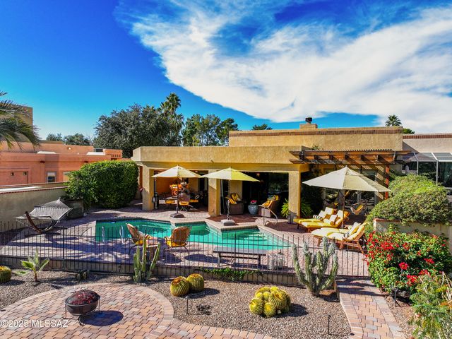 8340 N Lee Trevino Drive, Tucson, AZ 85742