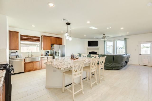 707 Burr Oak, Richwood, TX 77531