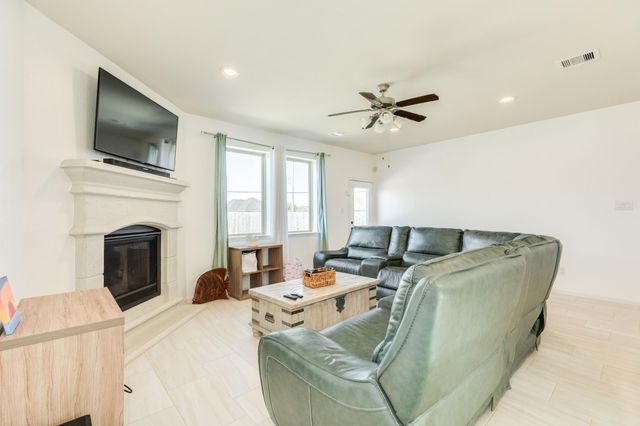 707 Burr Oak, Richwood, TX 77531