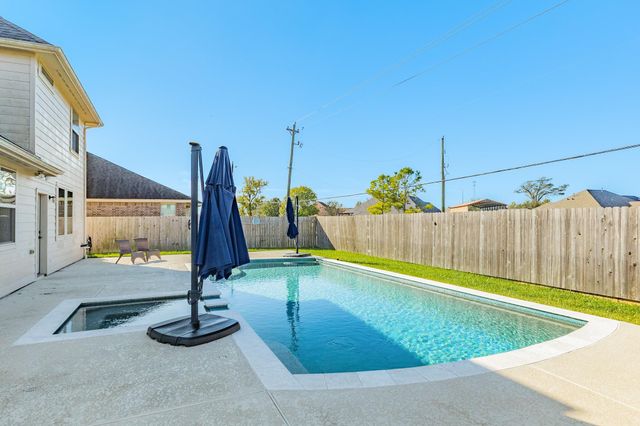 707 Burr Oak, Richwood, TX 77531