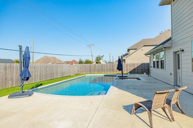 707 Burr Oak, Richwood, TX 77531