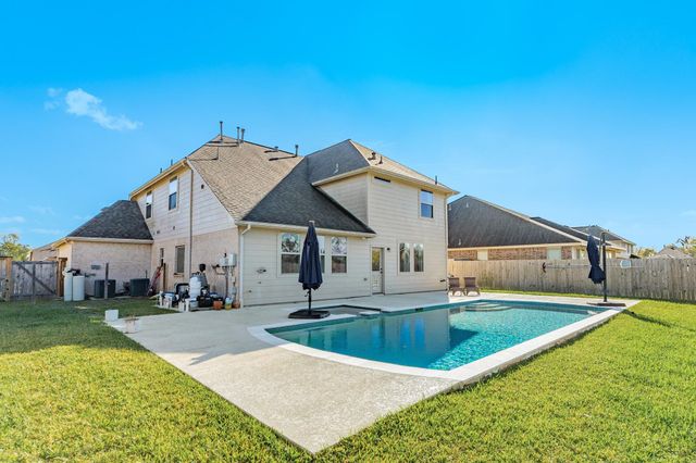 707 Burr Oak, Richwood, TX 77531