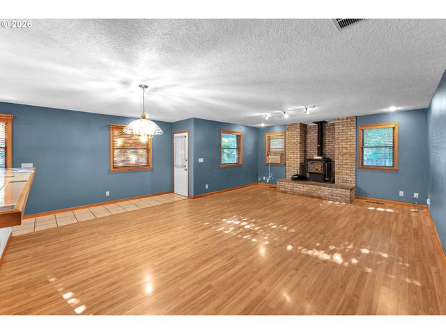 600 E MOUNTAINVIEW Dr, Newberg, OR 97132
