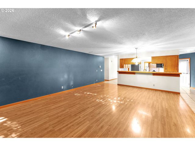 600 E MOUNTAINVIEW Dr, Newberg, OR 97132