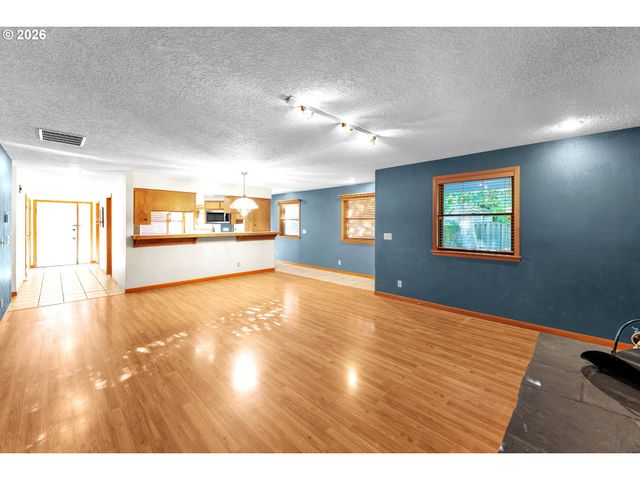 600 E MOUNTAINVIEW Dr, Newberg, OR 97132