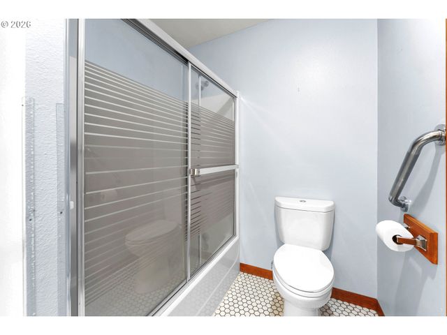 600 E MOUNTAINVIEW Dr, Newberg, OR 97132