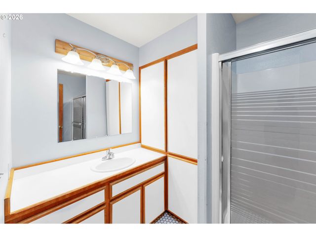 600 E MOUNTAINVIEW Dr, Newberg, OR 97132