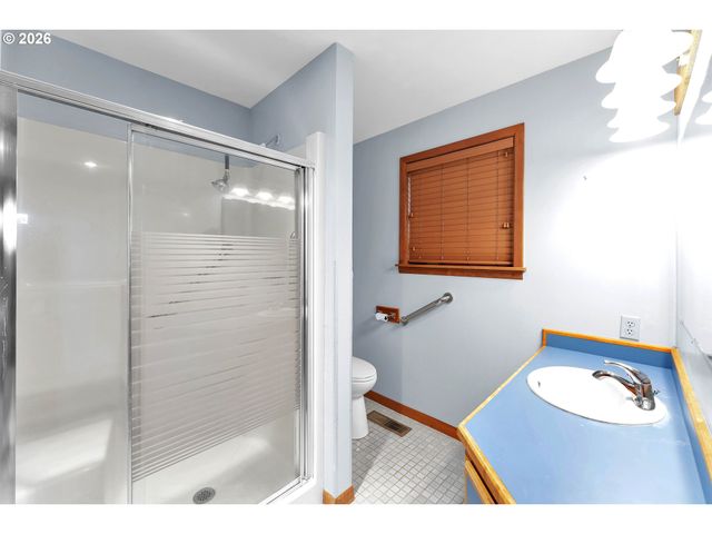 600 E MOUNTAINVIEW Dr, Newberg, OR 97132