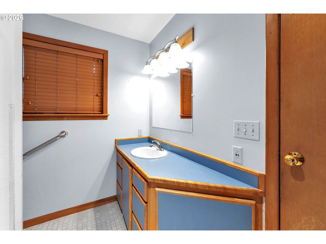 600 E MOUNTAINVIEW Dr, Newberg, OR 97132