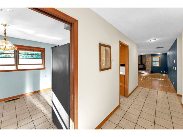 600 E MOUNTAINVIEW Dr, Newberg, OR 97132