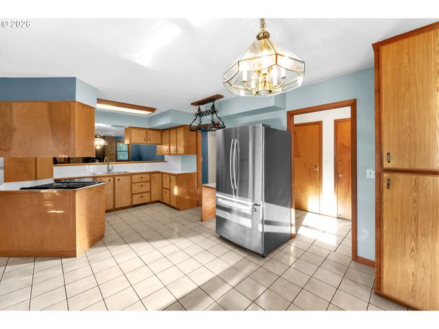 600 E MOUNTAINVIEW Dr, Newberg, OR 97132