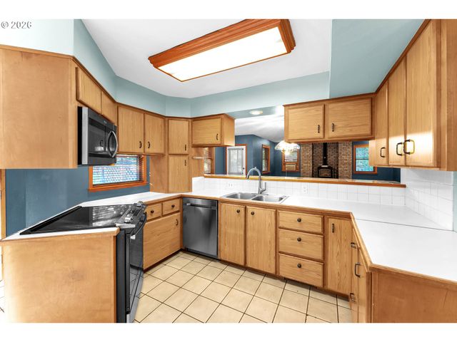 600 E MOUNTAINVIEW Dr, Newberg, OR 97132