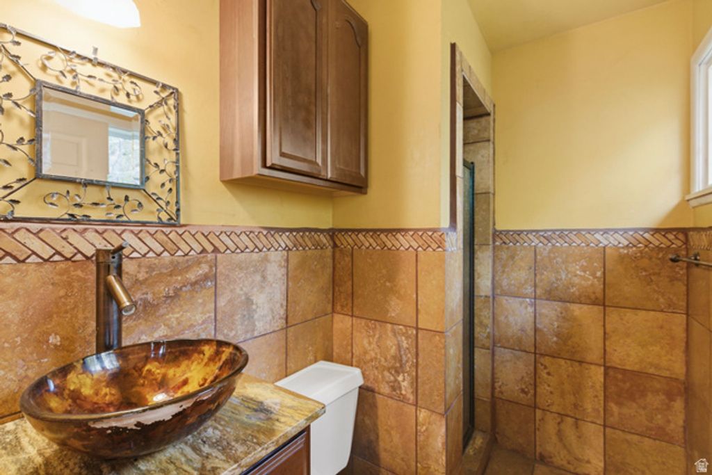 Image 12 of property listing at 3521 S CRESTWOOD DR, Millcreek, UT 84109