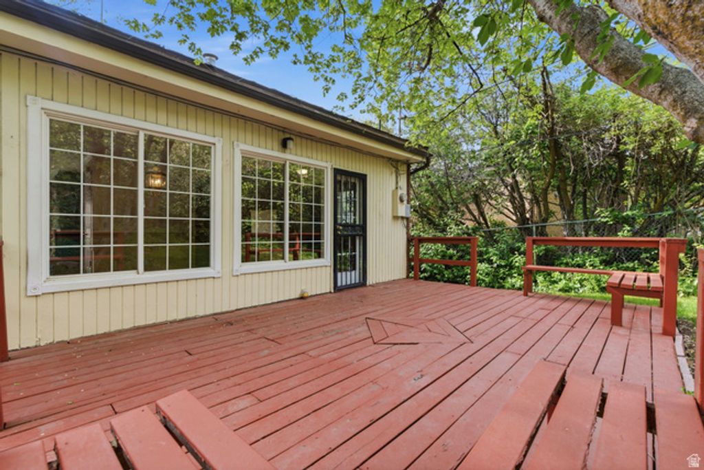 Image 23 of property listing at 3521 S CRESTWOOD DR, Millcreek, UT 84109