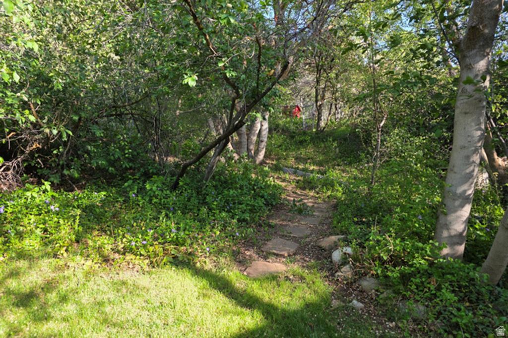 Image 24 of property listing at 3521 S CRESTWOOD DR, Millcreek, UT 84109