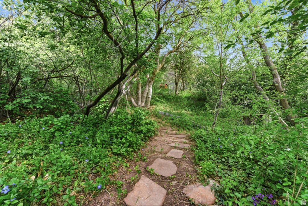 Image 26 of property listing at 3521 S CRESTWOOD DR, Millcreek, UT 84109
