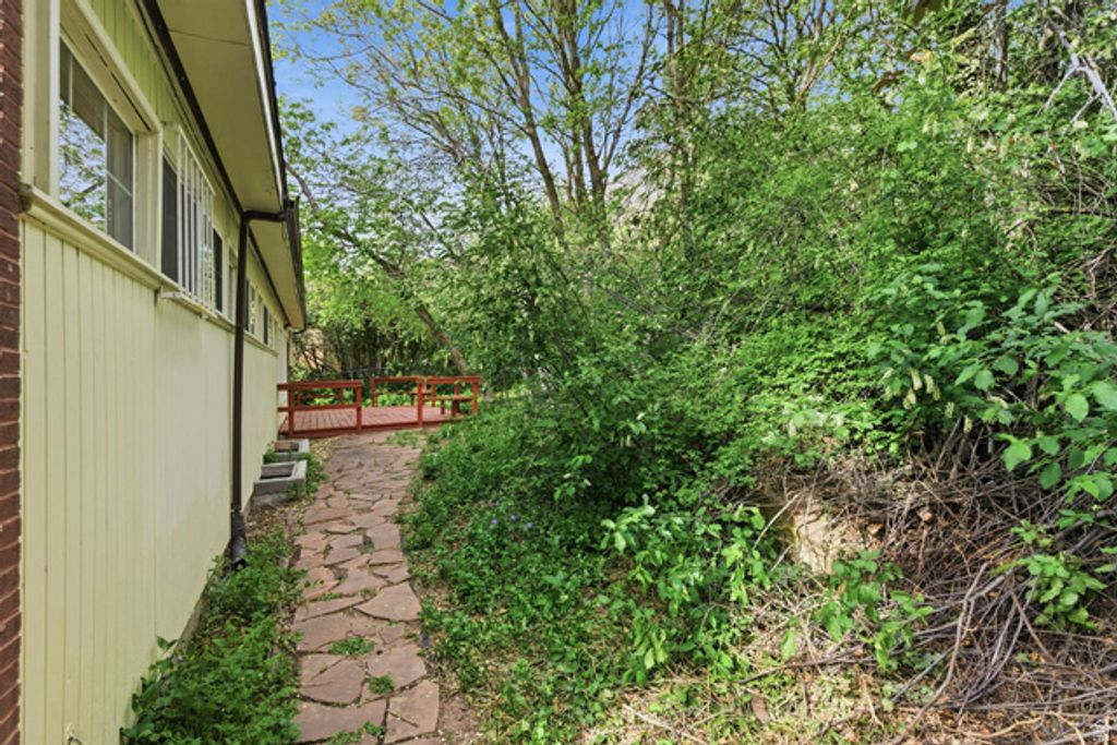Image 29 of property listing at 3521 S CRESTWOOD DR, Millcreek, UT 84109