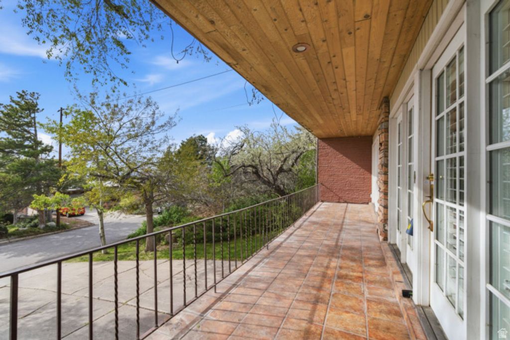 Image 30 of property listing at 3521 S CRESTWOOD DR, Millcreek, UT 84109