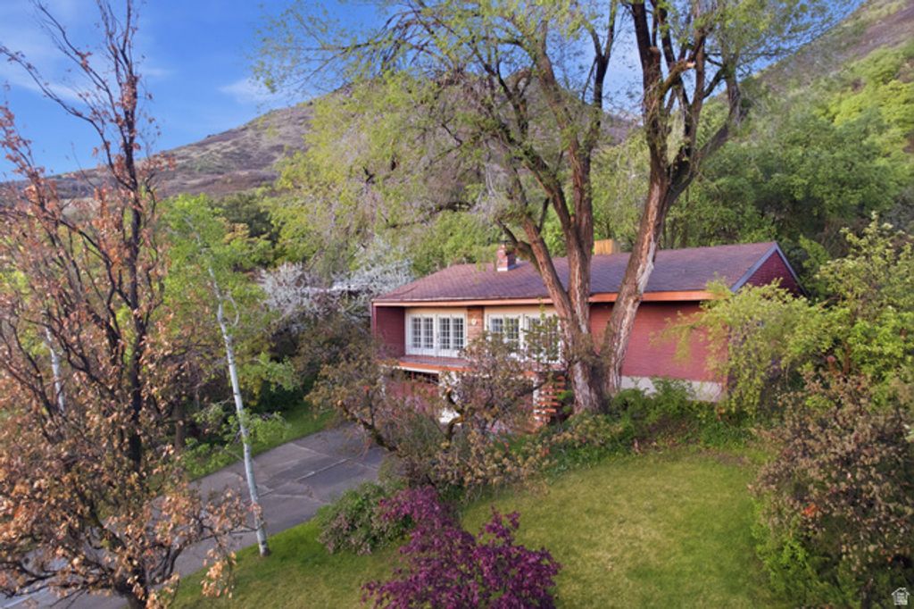 Image 38 of property listing at 3521 S CRESTWOOD DR, Millcreek, UT 84109
