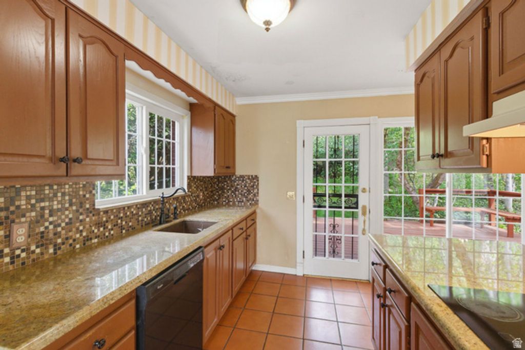 Image 8 of property listing at 3521 S CRESTWOOD DR, Millcreek, UT 84109