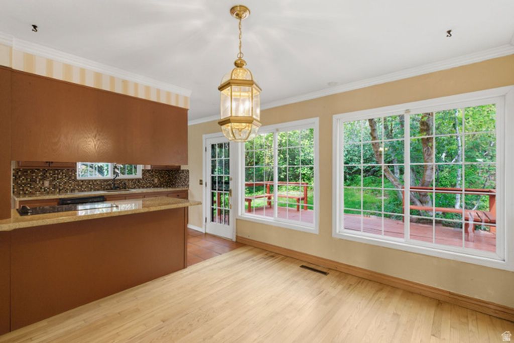 Image 9 of property listing at 3521 S CRESTWOOD DR, Millcreek, UT 84109