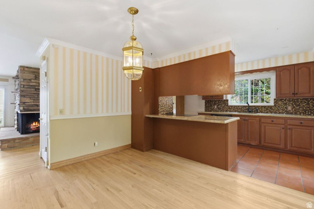 Image 10 of property listing at 3521 S CRESTWOOD DR, Millcreek, UT 84109