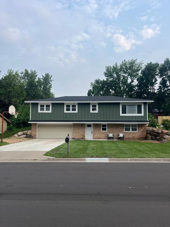1307 20th Street W, Hastings, MN 55033