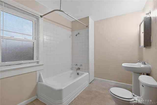 2536 Ravenwood Avenue, Dayton, OH 45406