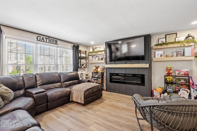 562 3rd Avenue, Troy, NY 12182
