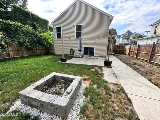 562 3rd Avenue, Troy, NY 12182